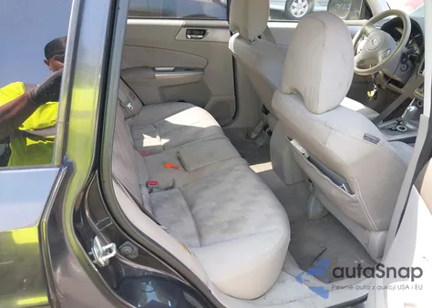 2010 Subaru Forester 2.5X Premium z USA, uszkodzony, nr VIN JF2SH6CC1AH723189